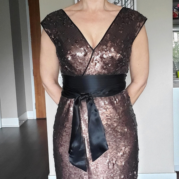 ๐ 3X HOST PICK ๐ BCBG MaxAzria Sequins Cocktail Dress - Picture 3 of 15